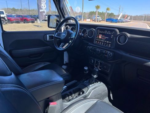 Certified 2021 Jeep Gladiator Overland w/ Popular Equipment Package image 13