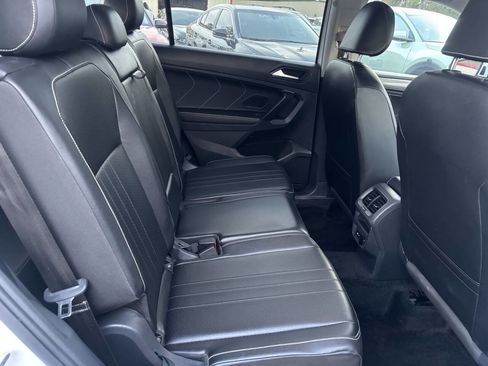 Used 2024 Volkswagen Tiguan SE image 32