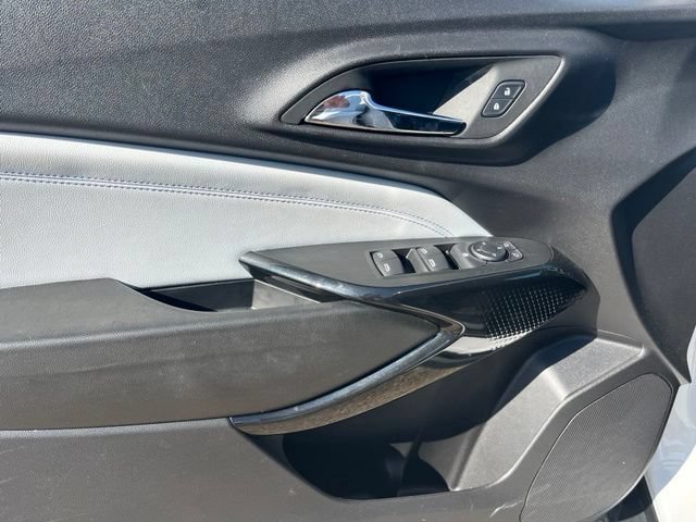 Used 2025 Chevrolet Trax LT FWD image 13
