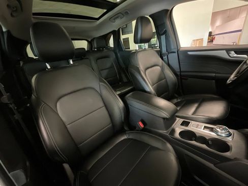 Used 2025 Ford Escape Platinum AWD/4WD image 21