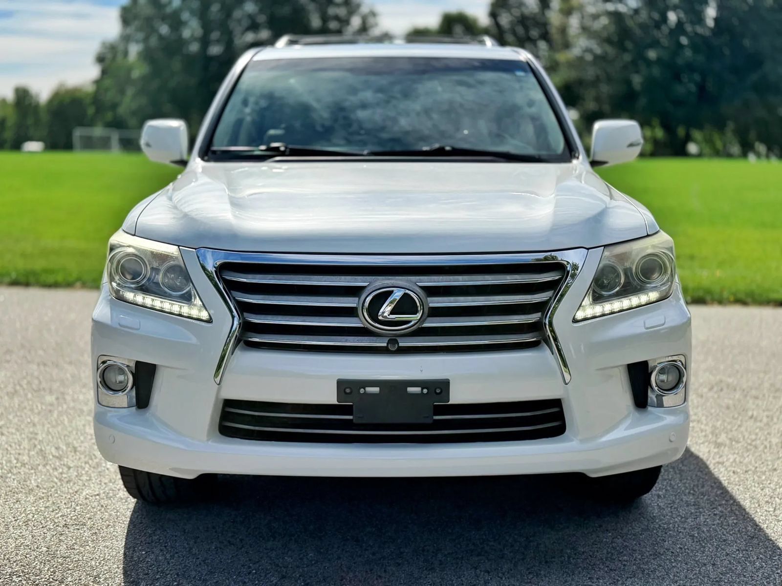 Used 2013 Lexus LX 570 4WD w/ Luxury Pkg image 7