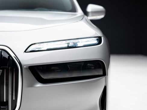 Used 2023 BMW i7 xDrive60 image 9