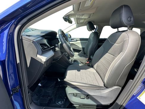 Used 2023 Volkswagen Taos SE image 9