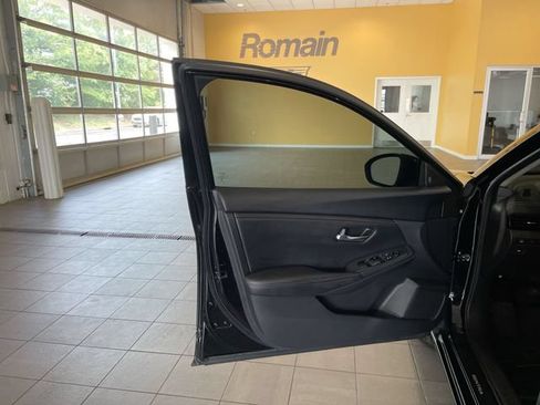 Used 2025 Nissan Sentra SV w/ All-Weather Package FWD image 9