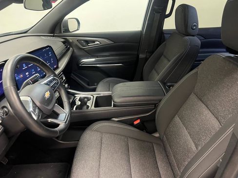 Used 2025 Chevrolet Traverse LT FWD image 18