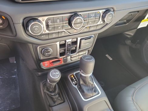 New 2026 Jeep Gladiator Mojave AWD/4WD image 18