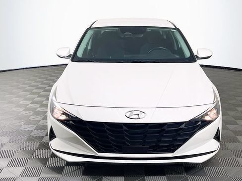 Used 2023 Hyundai Elantra SEL w/ Convenience Package FWD image 3