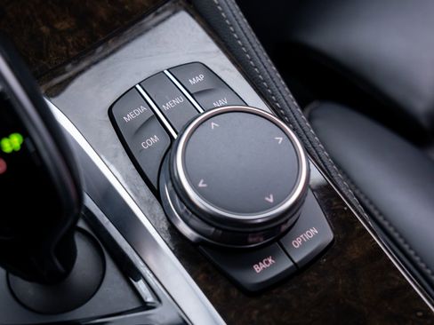 Used 2017 BMW 540i xDrive image 28