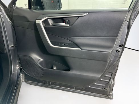 Used 2023 Toyota RAV4 XLE image 30