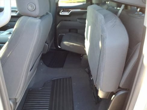 New 2026 GMC Sierra 1500 SLE image 5