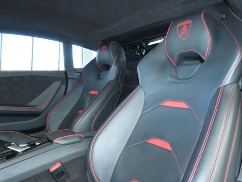 Used 2020 Lamborghini Huracan EVO image 30