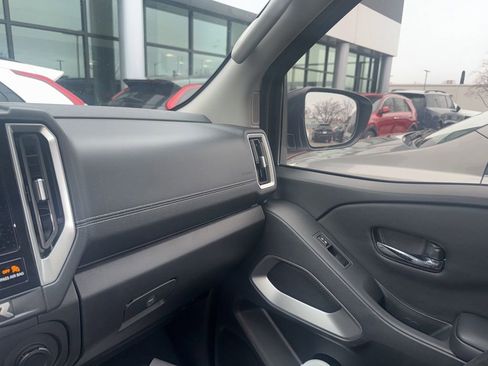 Used 2025 Nissan Frontier SV w/ SV Convenience Package image 5