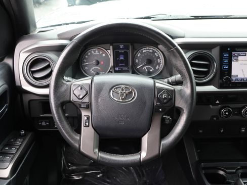 Used 2017 Toyota Tacoma TRD Sport image 16