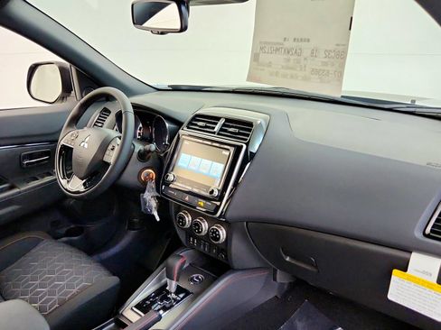 Used 2025 Mitsubishi Outlander Sport AWD image 28