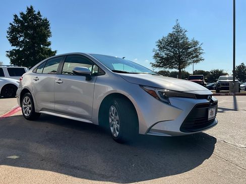 Used 2025 Toyota Corolla LE image 5