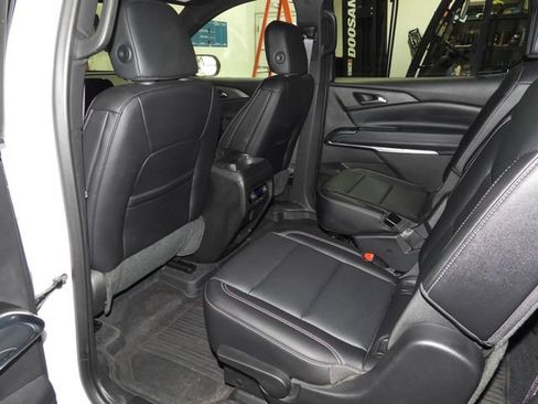 Used 2025 Chevrolet Traverse LT w/ Midnight/Sport Edition AWD/4WD image 29