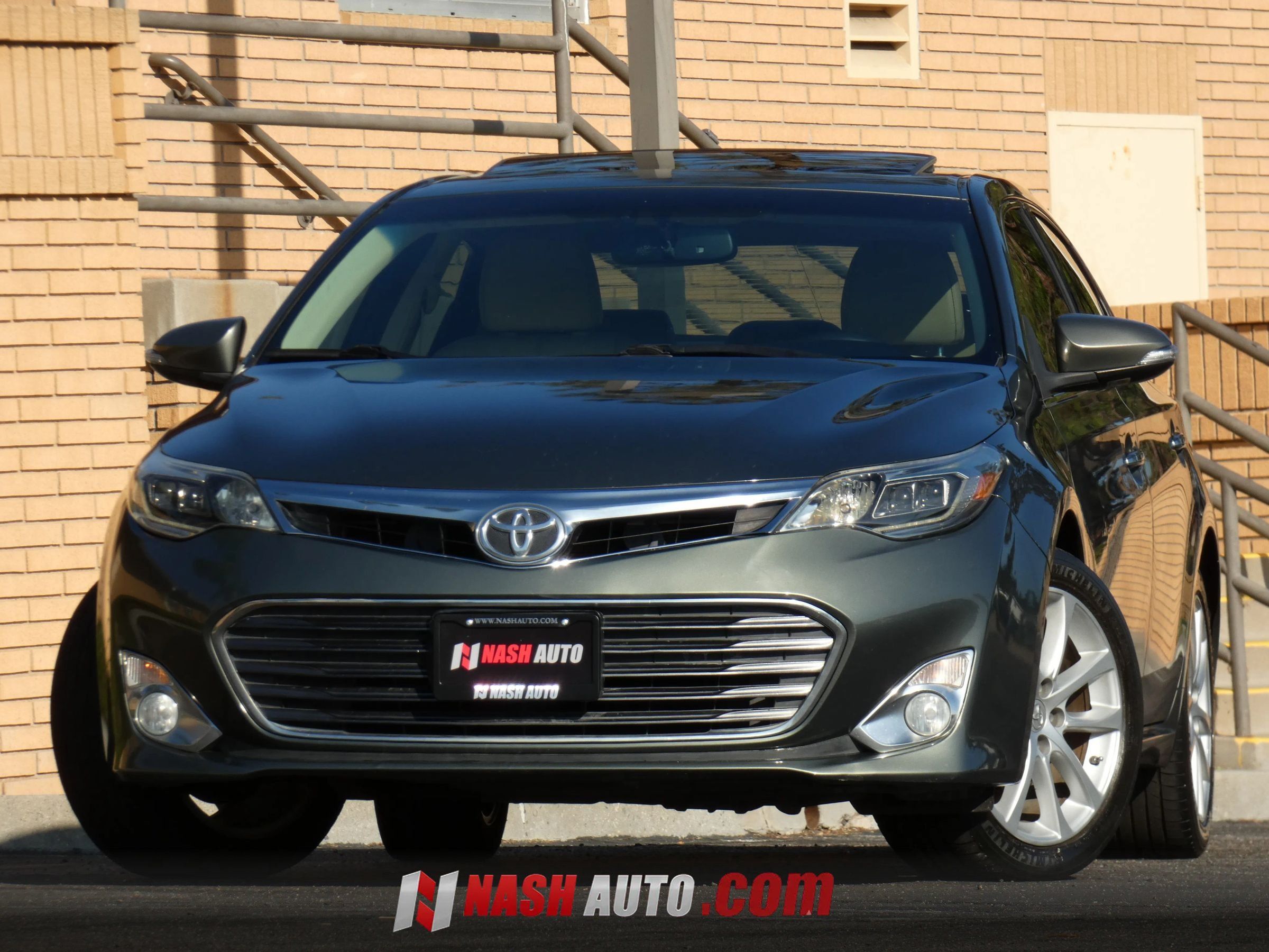 Used 2013 Toyota Avalon Limited FWD image 4