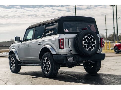 Used 2024 Ford Bronco Outer Banks image 3