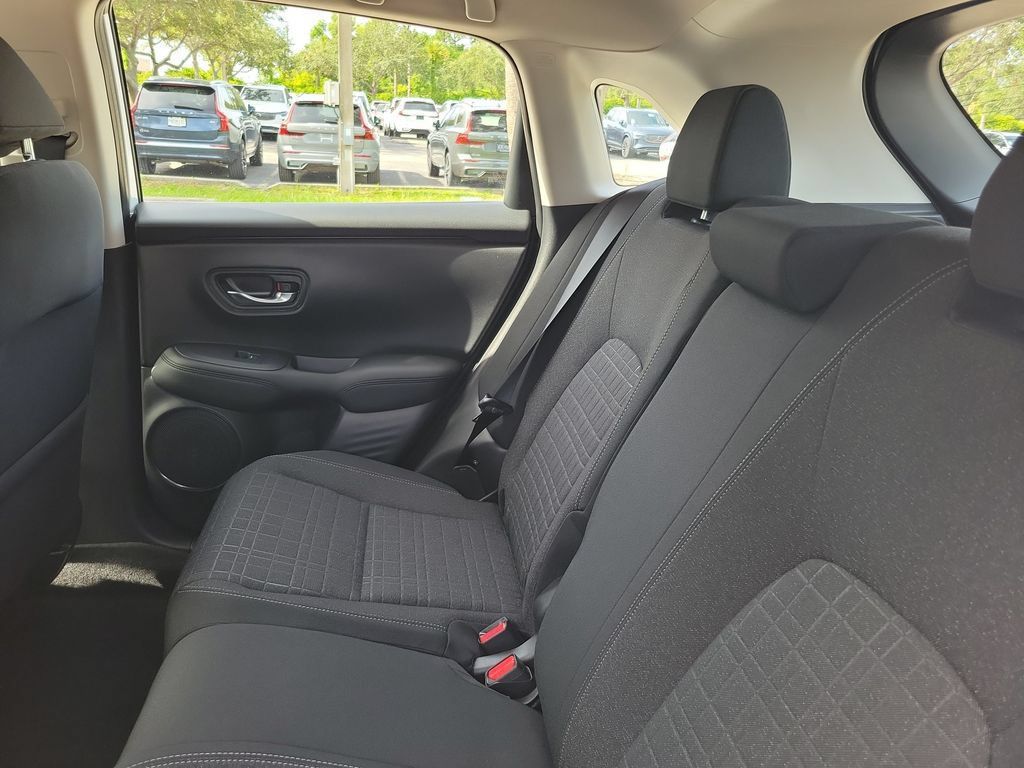 Used 2023 Honda HR-V LX image 11