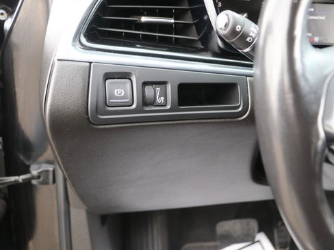 Used 2020 Cadillac XT6 Premium Luxury image 12