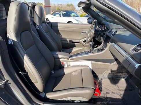 Used 2018 Porsche 718 Boxster Roadster 2D image 10