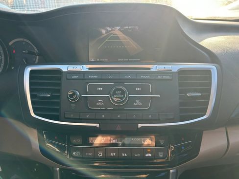 Used 2017 Honda Accord LX image 22