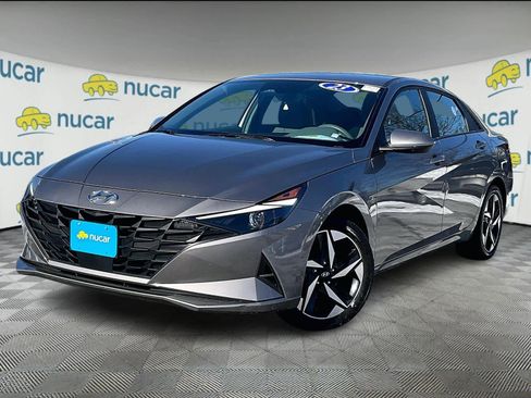 Used 2023 Hyundai Elantra SEL w/ Convenience Package image 3