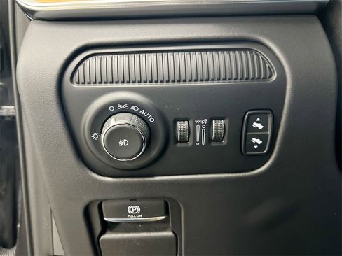 Used 2024 Jeep Grand Wagoneer L Series III image 19