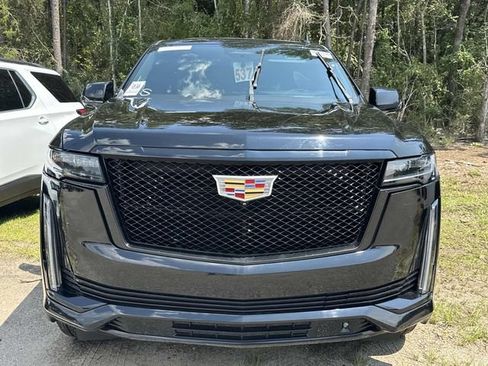 Used 2022 Cadillac Escalade ESV Sport Platinum w/ Heavy-Duty Trailer Package AWD/4WD image 11