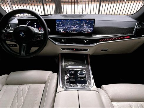 Used 2025 BMW X5 M60i w/ Executive Package image 15
