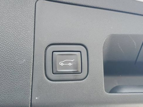 Certified 2024 Cadillac XT5 Sportv w/ LPO, Floor Liner Package AWD/4WD image 9