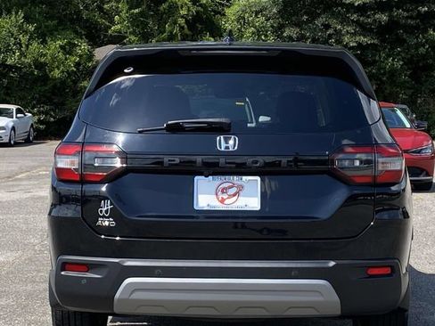 Used 2025 Honda Pilot EX-L image 4