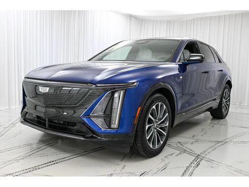 Certified 2024 Cadillac Lyriq Sport w/ LPO, Floor Liner Package AWD/4WD image 4