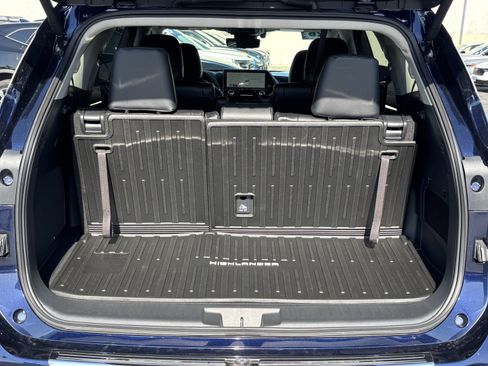 Used 2026 Toyota Highlander Platinum AWD/4WD image 13