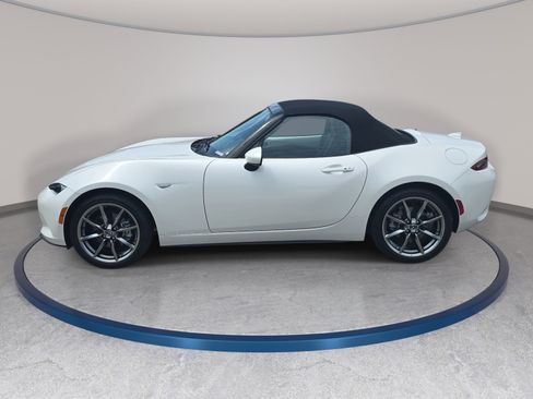 Used 2023 MAZDA MX-5 Miata Grand Touring RWD image 5