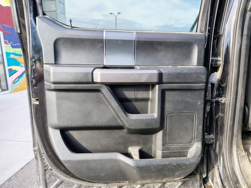 Used 2019 Ford F150 XLT w/ Equipment Group 302A Luxury AWD/4WD image 12