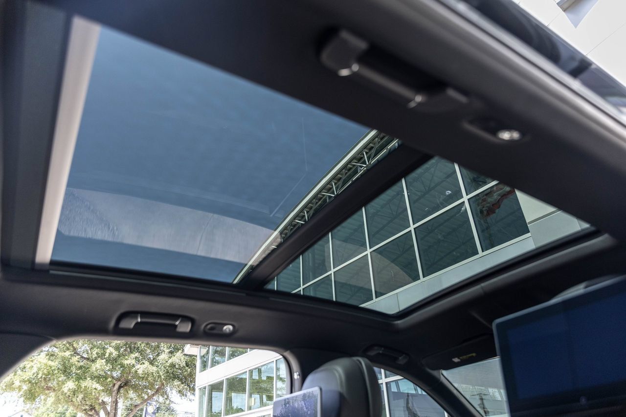 Certified 2023 Bentley Bentayga Extended Wheelbase AWD/4WD image 59