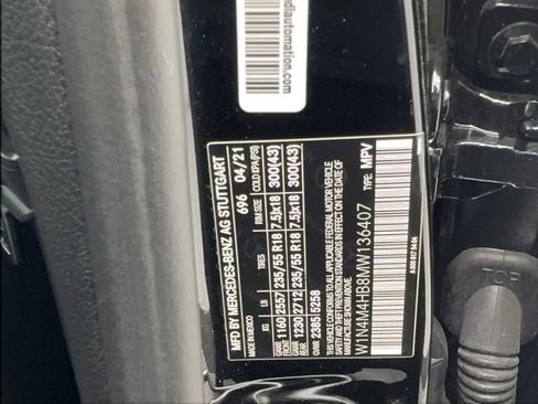 Used 2021 Mercedes-Benz GLB 250 4MATIC w/ Premium Package image 57