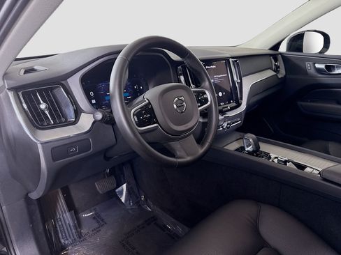 Used 2025 Volvo XC60 B5 Plus image 23