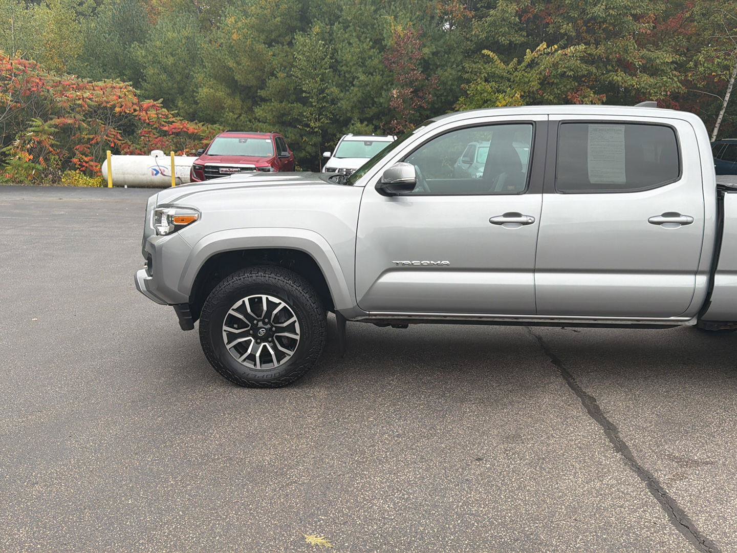 Used 2020 Toyota Tacoma TRD Sport w/ Technology Package AWD/4WD image 18
