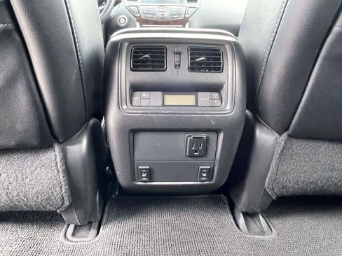 Used 2015 Nissan Pathfinder SL w/ SL Tech Package image 17