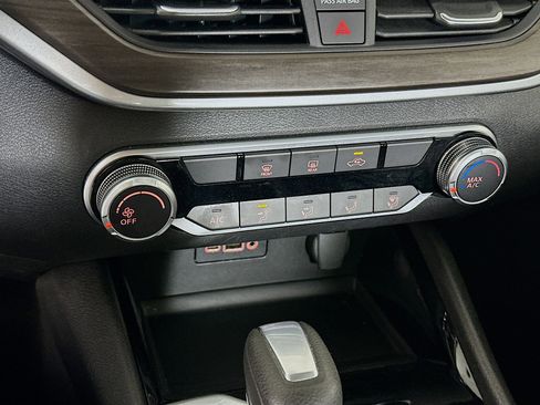 Used 2024 Nissan Altima 2.5 SV image 21