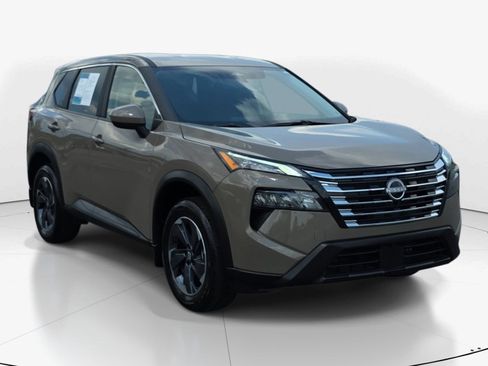 Used 2025 Nissan Rogue SV FWD image 2
