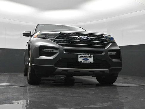Used 2021 Ford Explorer XLT w/ Equipment Group 202A AWD/4WD image 31