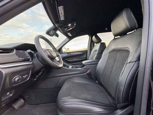 New 2025 Jeep Grand Cherokee Altitude AWD/4WD image 18