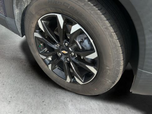 Used 2023 Chevrolet TrailBlazer LT FWD image 38