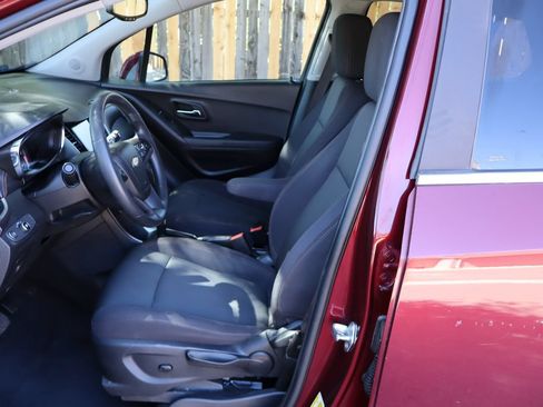 Used 2017 Chevrolet Trax LT AWD/4WD image 19