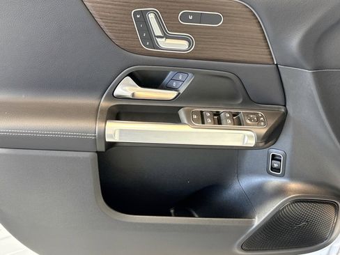 Used 2026 Mercedes-Benz GLB 250 image 17