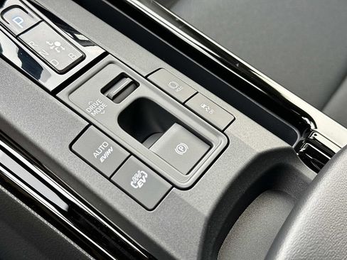 New 2026 Toyota Prius Plug-In Hybrid FWD image 30