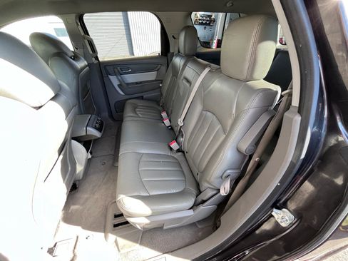 Used 2015 GMC Acadia SLE image 10